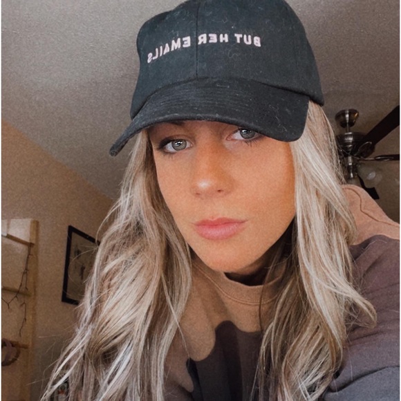 But Her Emails -Hillary Clinton hat Onward Together - Picture 3 of 3